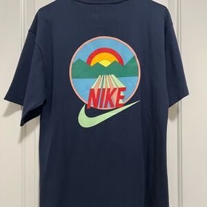 Nike Graphic T-Shirt in Navy(loose fit)
